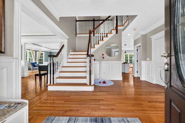21 Ashwood Cir, Shrewsbury, MA 01545