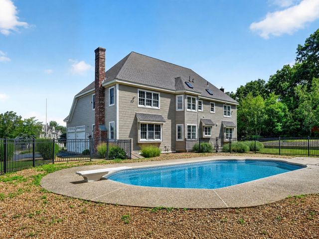 21 Ashwood Cir, Shrewsbury, MA 01545