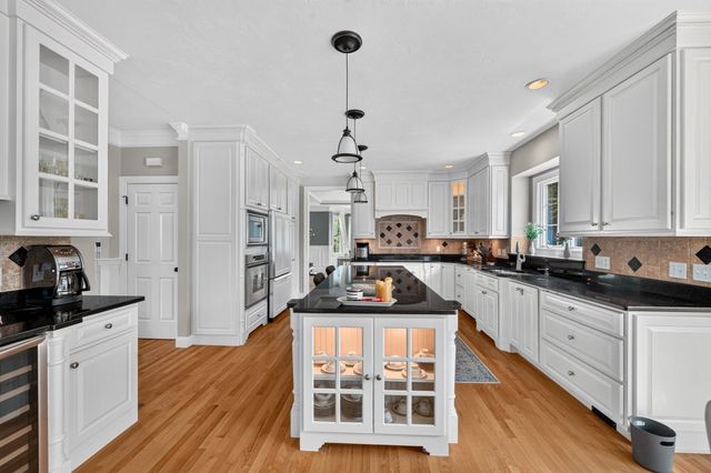 21 Ashwood Cir, Shrewsbury, MA 01545