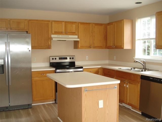 1782 Shepherds, Troy, MI 48084