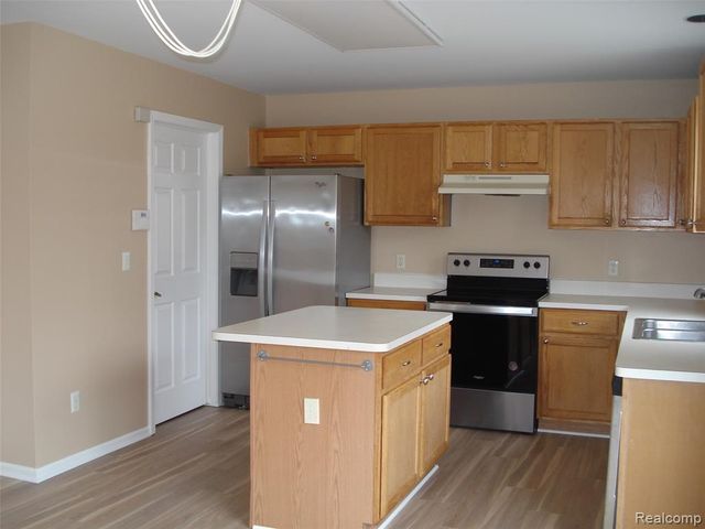 1782 Shepherds, Troy, MI 48084