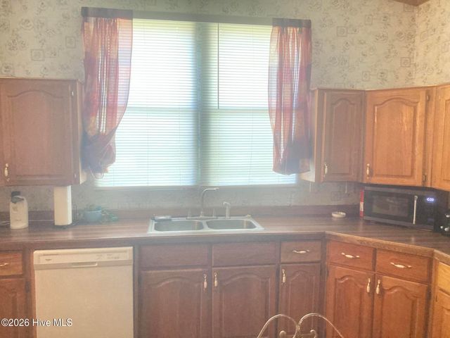 1586 Gum Swamp Church Road, Greenville, NC 27834