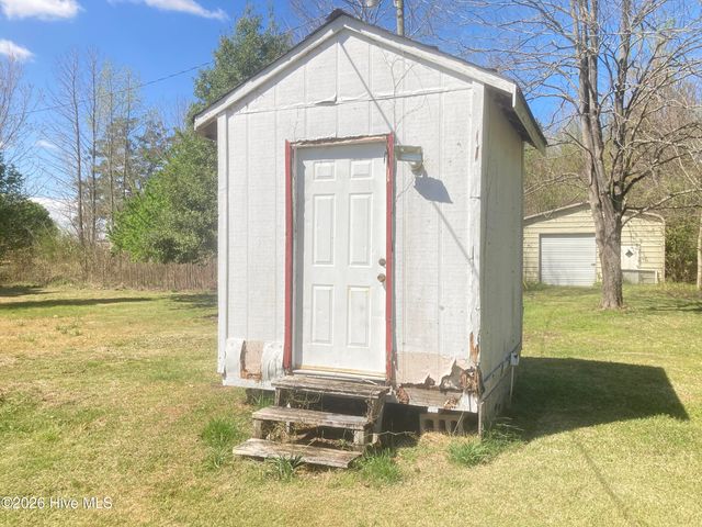 1586 Gum Swamp Church Road, Greenville, NC 27834