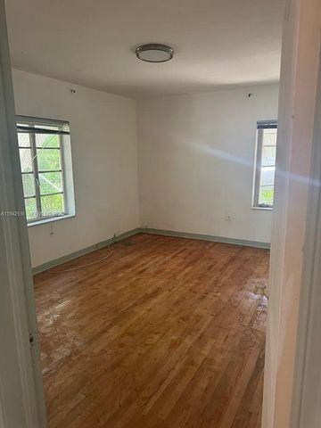 12110 NE 11th Pl, North Miami, FL 33161