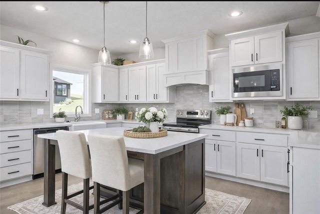 6100 Barth Road, Shawnee, KS 66226