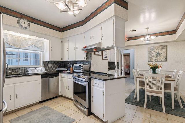 27 S CENTER STREET, Eustis, FL 32726