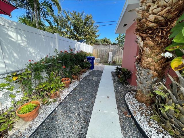 616 NE 11th Avenue, Pompano Beach, FL 33060