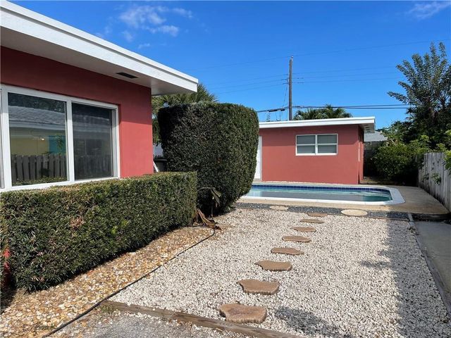616 NE 11th Avenue, Pompano Beach, FL 33060