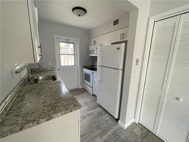 616 NE 11th Avenue, Pompano Beach, FL 33060