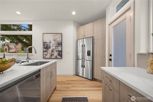 7005 9th Avenue NE, Seattle, WA 98115