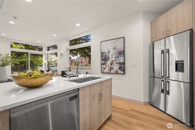 7005 9th Avenue NE, Seattle, WA 98115