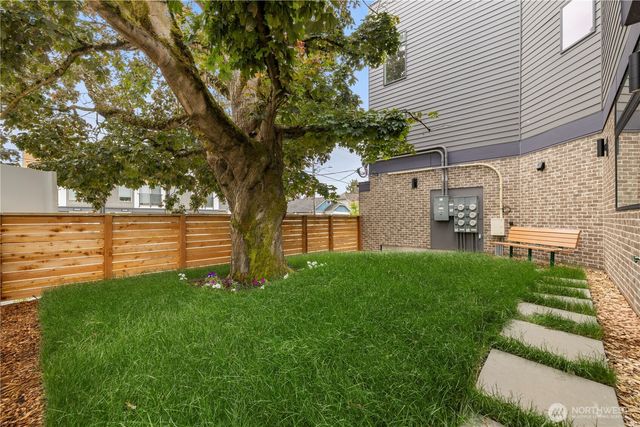 7005 9th Avenue NE, Seattle, WA 98115