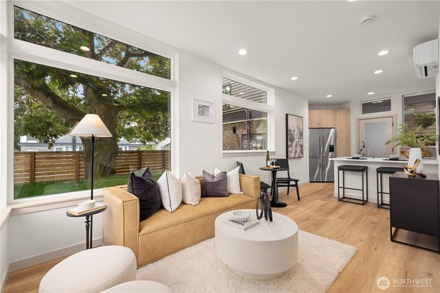 7005 9th Avenue NE, Seattle, WA 98115