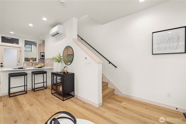 7005 9th Avenue NE, Seattle, WA 98115