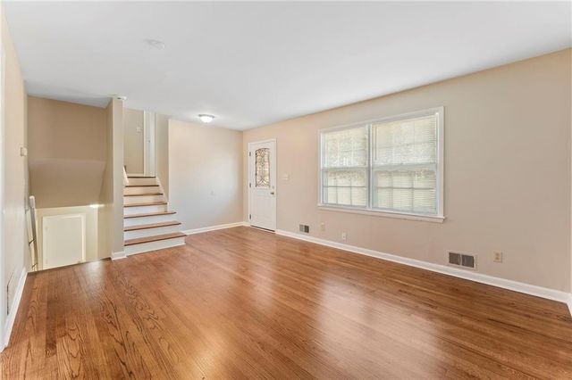 320 Crossville Court, Roswell, GA 30076