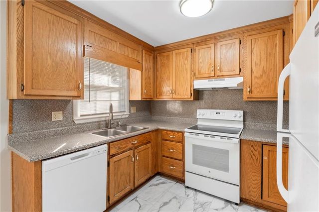 320 Crossville Court, Roswell, GA 30076