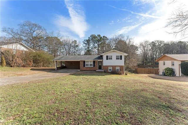 320 Crossville Court, Roswell, GA 30076