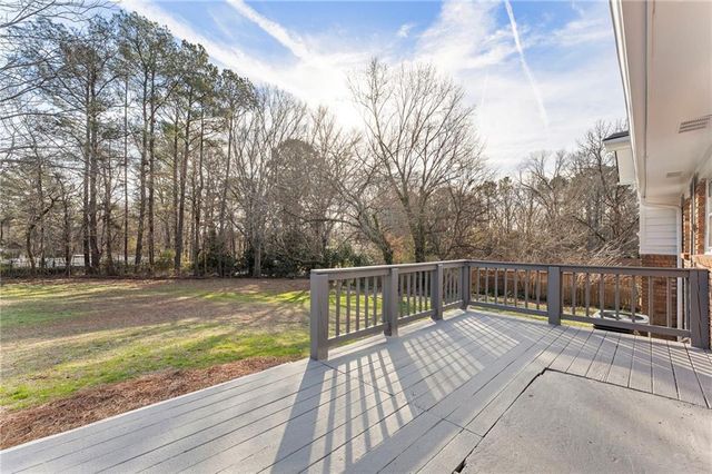 320 Crossville Court, Roswell, GA 30076