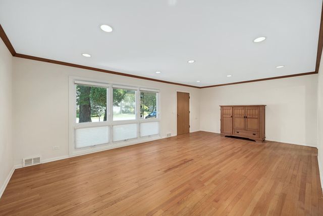 1430 Evergreen Terrace, Glenview, IL 60025