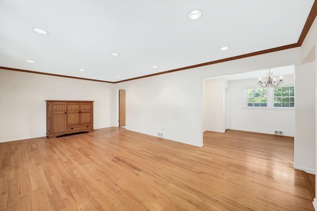 1430 Evergreen Terrace, Glenview, IL 60025