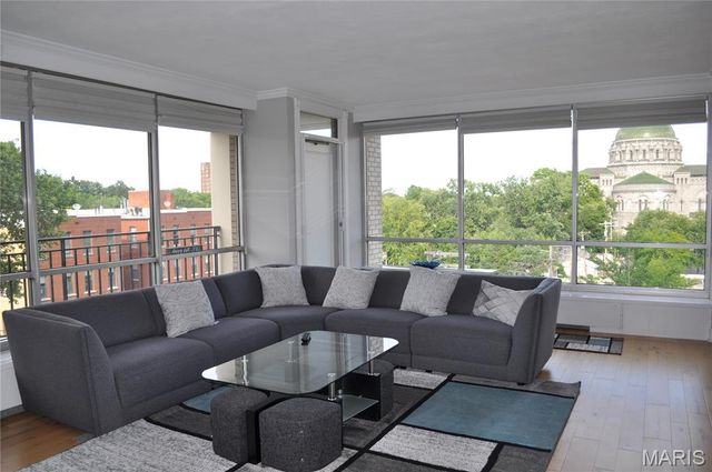 4501 Lindell Boulevard 4B, St Louis, MO 63108
