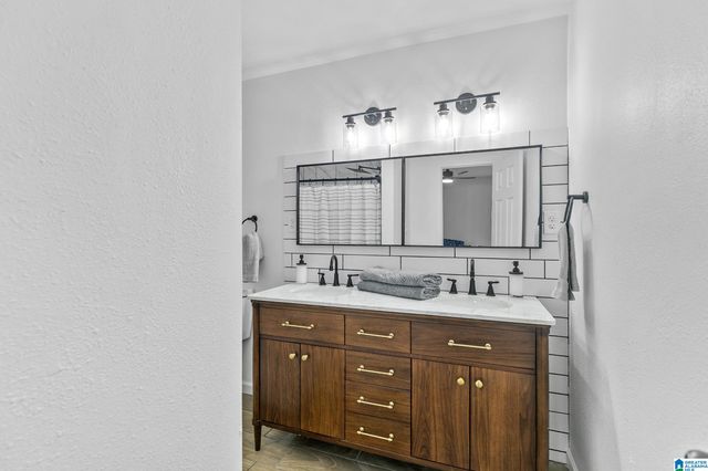 916 MCMILLON AVENUE SW, Birmingham, AL 35211