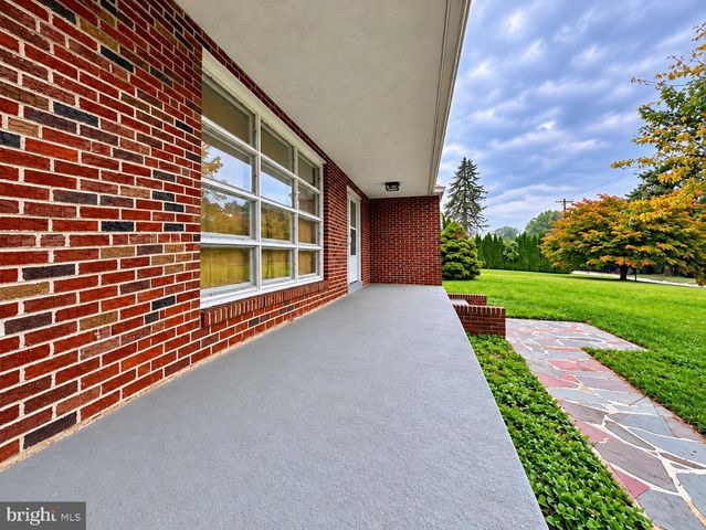 506 S NEW MIDDLETOWN RD, Media, PA 19063