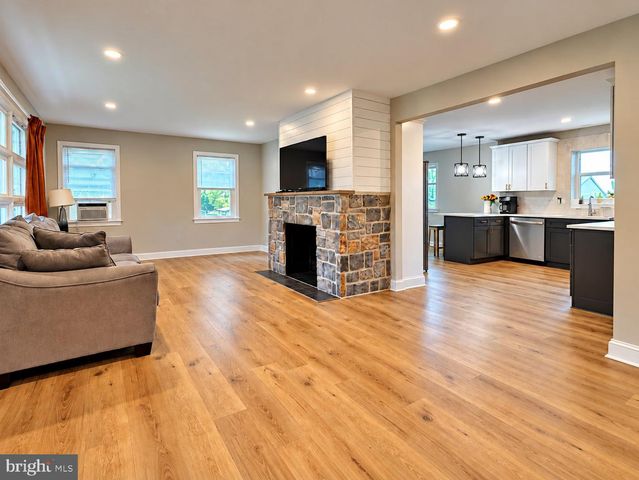 506 S NEW MIDDLETOWN RD, Media, PA 19063