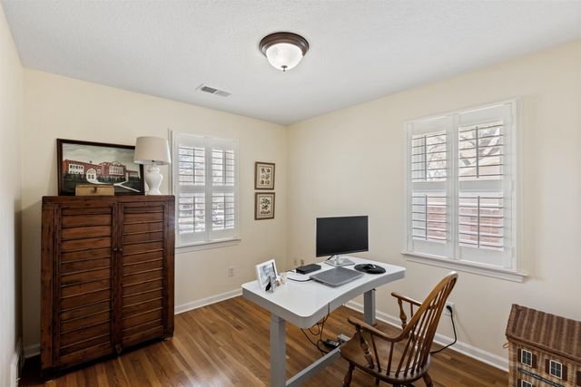 6101 IVAWOOD DR, Bartlett, TN 38134