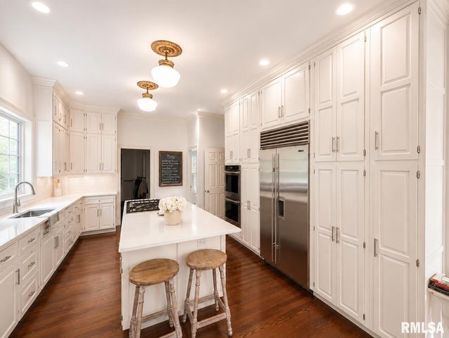 804 W GRAND OAK Drive, Peoria, IL 61615