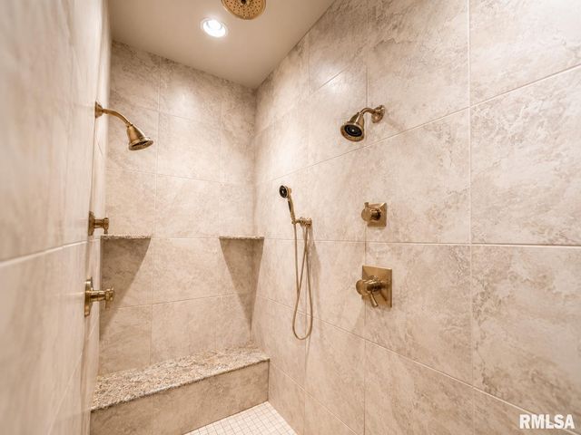 804 W GRAND OAK Drive, Peoria, IL 61615
