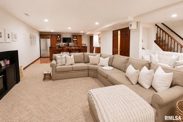 804 W GRAND OAK Drive, Peoria, IL 61615
