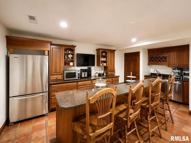 804 W GRAND OAK Drive, Peoria, IL 61615
