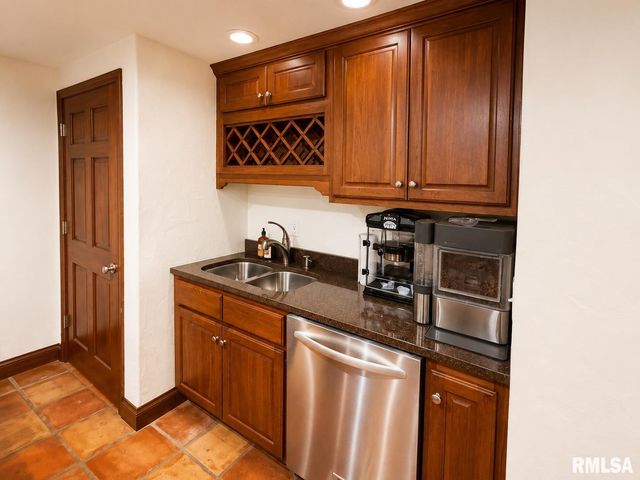 804 W GRAND OAK Drive, Peoria, IL 61615