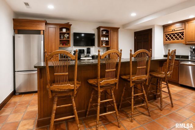 804 W GRAND OAK Drive, Peoria, IL 61615