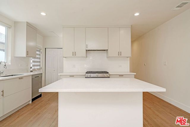 5430 Monroe Street, Los Angeles, CA 90038