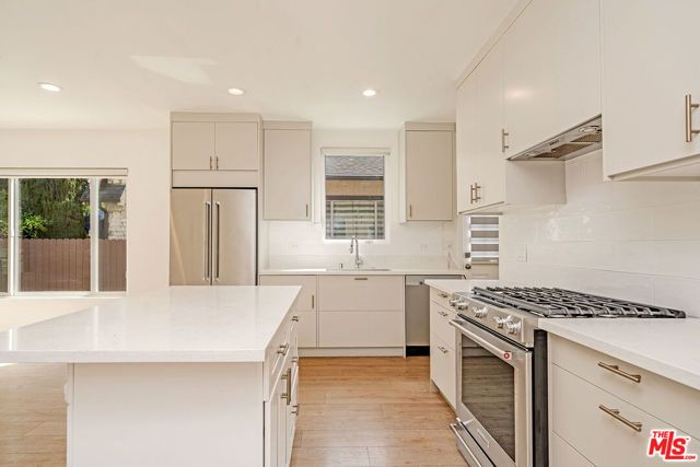 5430 Monroe Street, Los Angeles, CA 90038