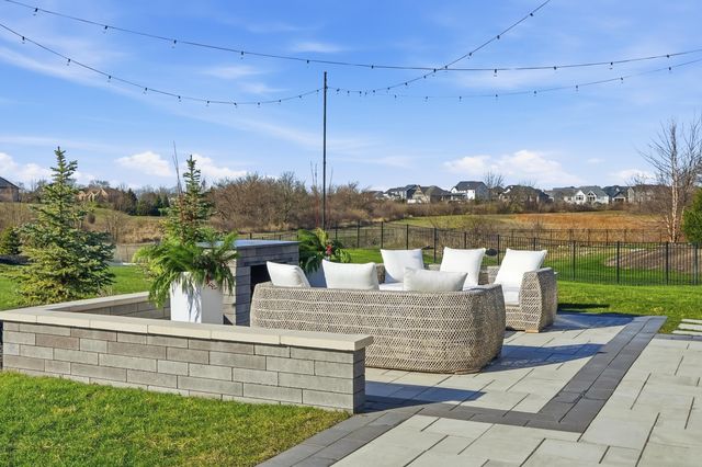 10092 Tall Grass Trail, St. John, IN 46373