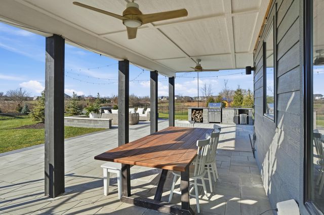 10092 Tall Grass Trail, St. John, IN 46373