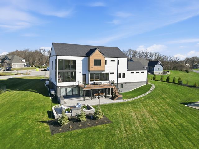 10092 Tall Grass Trail, St. John, IN 46373