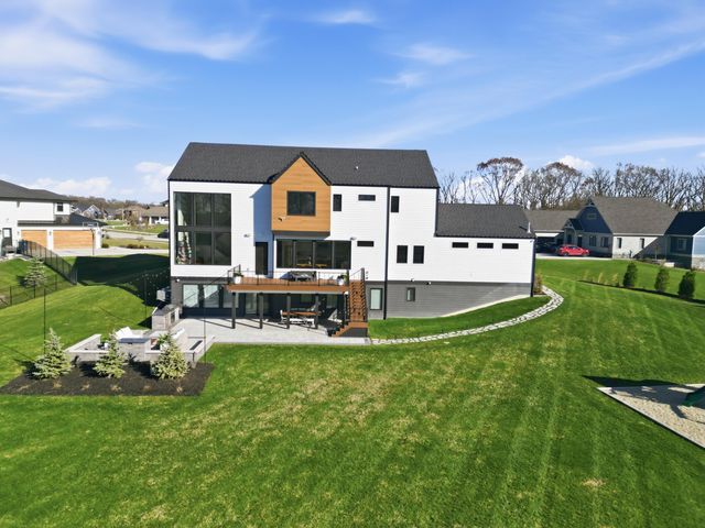 10092 Tall Grass Trail, St. John, IN 46373