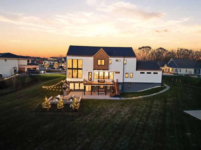 10092 Tall Grass Trail, St. John, IN 46373