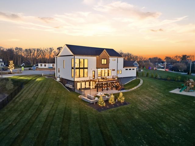 10092 Tall Grass Trail, St. John, IN 46373