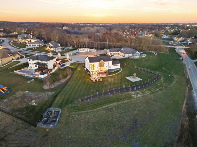 10092 Tall Grass Trail, St. John, IN 46373