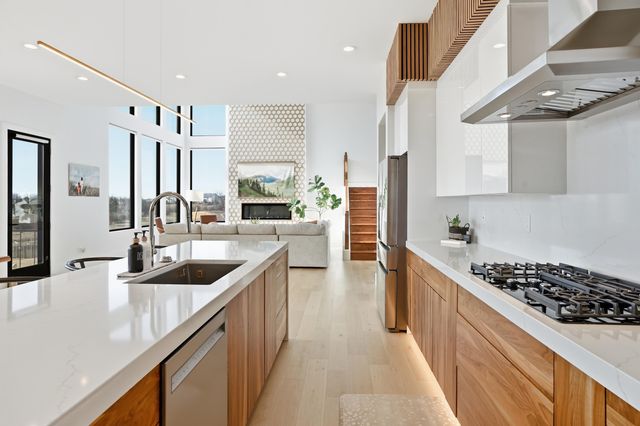 10092 Tall Grass Trail, St. John, IN 46373