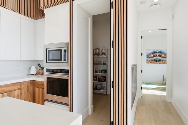 10092 Tall Grass Trail, St. John, IN 46373