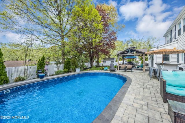 7 Stratford Drive, Old Bridge, NJ 08857