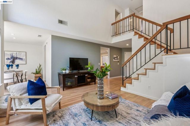 1307 Chateau Cmn, Livermore, CA 94550