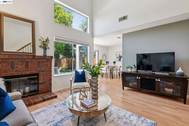 1307 Chateau Cmn, Livermore, CA 94550