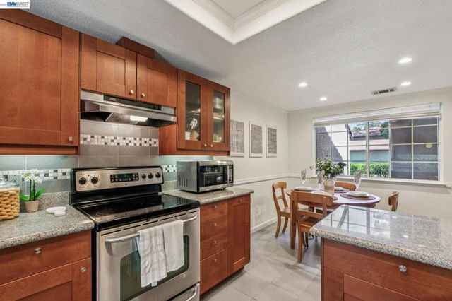 1307 Chateau Cmn, Livermore, CA 94550